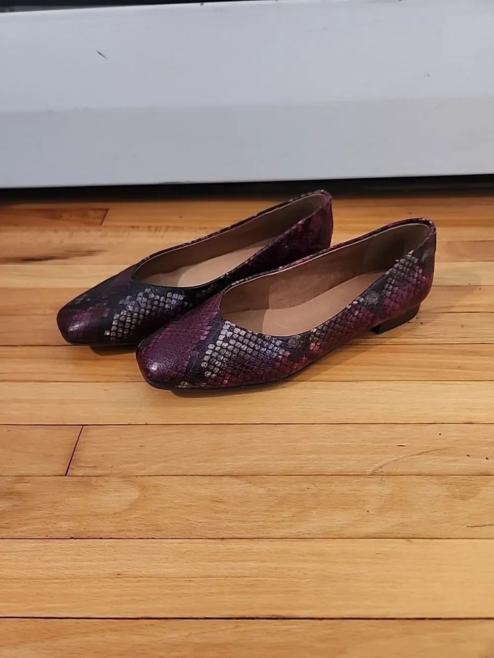 Frye Shoes Womens 6B Ballet Flats Snakeskin Embossed Leather Burgundy